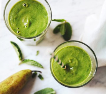 Pear Smoothie with Mint and Ginger